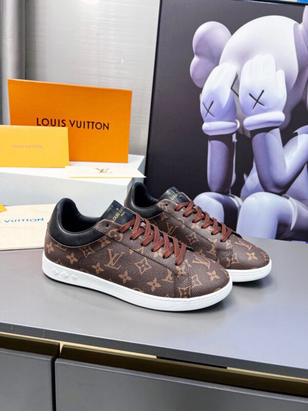 LV Fashion Versatile Board Shoes
