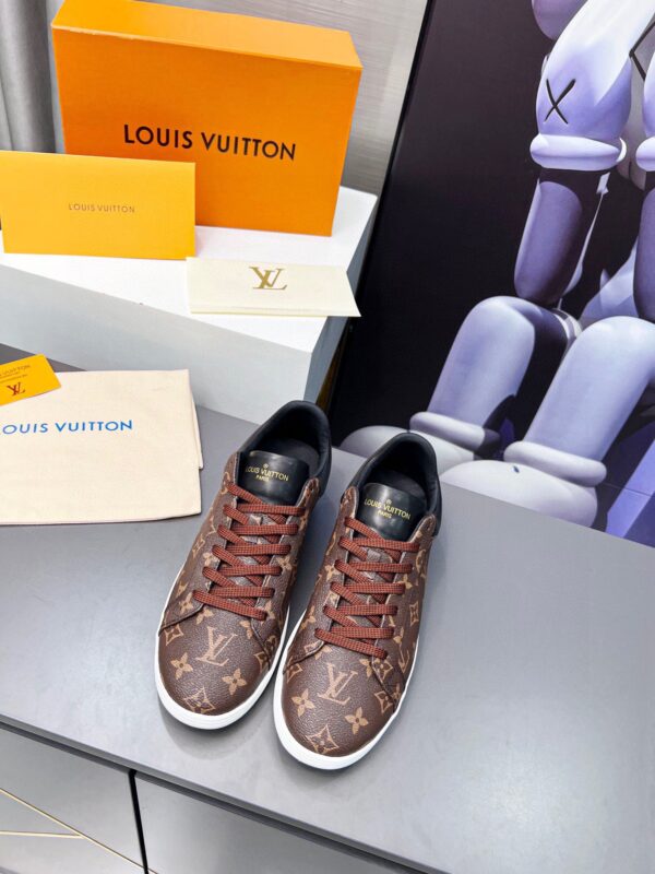 LV Fashion Versatile Board Shoes - Image 2