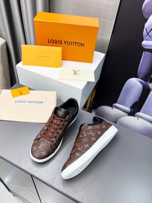 LV Fashion Versatile Board Shoes - Image 3