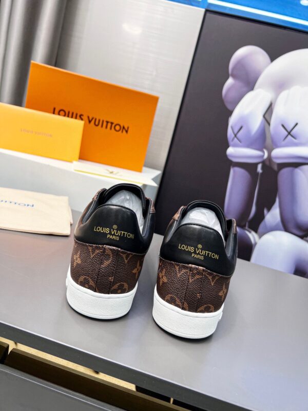LV Fashion Versatile Board Shoes - Image 4