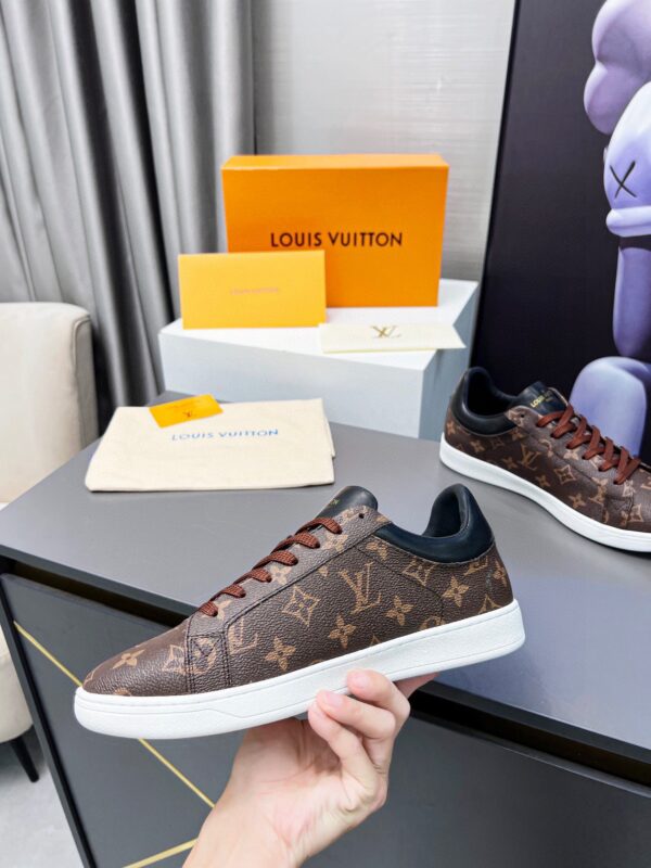 LV Fashion Versatile Board Shoes - Image 5