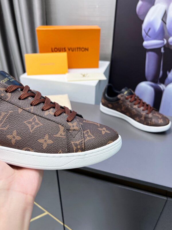 LV Fashion Versatile Board Shoes - Image 6