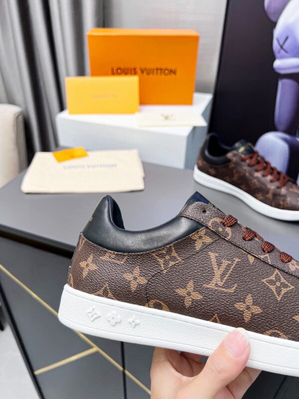 LV Fashion Versatile Board Shoes - Image 7