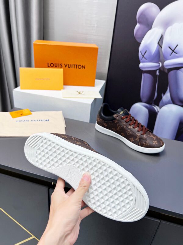 LV Fashion Versatile Board Shoes - Image 8