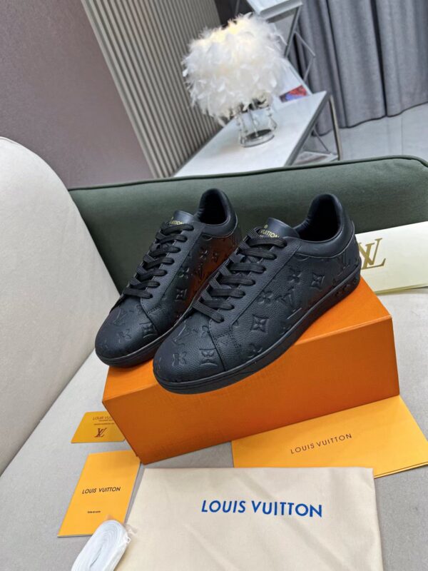 LV Fashion Versatile Board Shoes