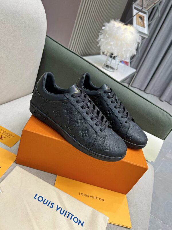 LV Fashion Versatile Board Shoes - Image 3
