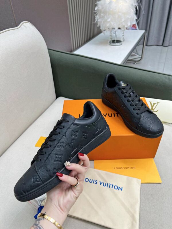 LV Fashion Versatile Board Shoes - Image 5