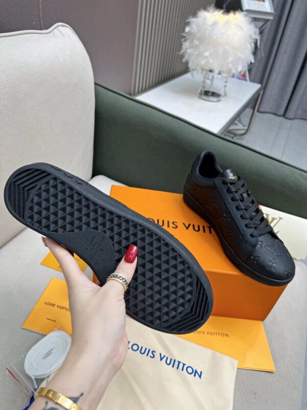 LV Fashion Versatile Board Shoes - Image 6