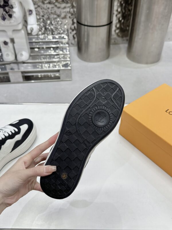 LV GROOVY PLATFORM Sneakers - Image 8