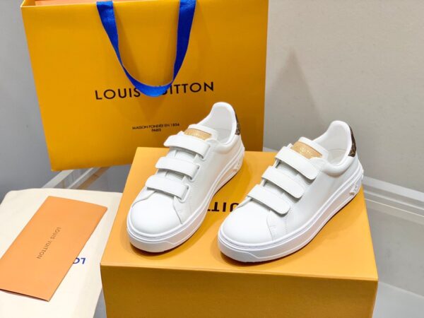 LV pendant buckle thick soled white shoes