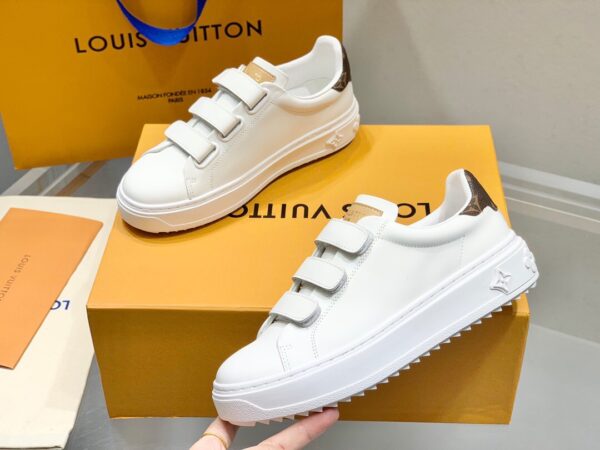 LV pendant buckle thick soled white shoes - Image 2