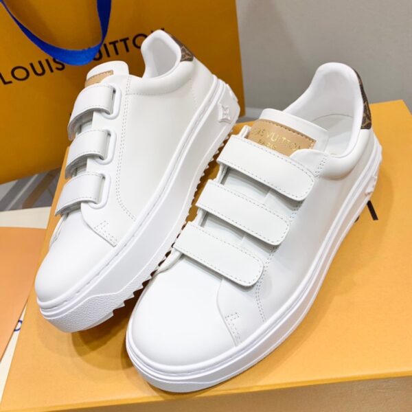 LV pendant buckle thick soled white shoes - Image 4