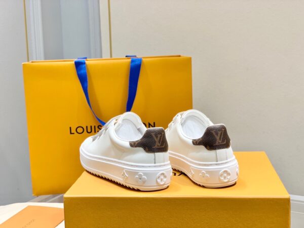 LV pendant buckle thick soled white shoes - Image 5