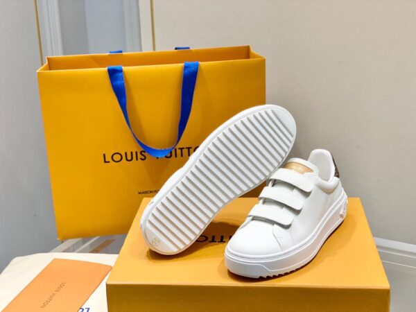 LV pendant buckle thick soled white shoes - Image 8