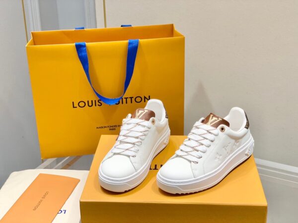 LV pendant buckle thick soled white shoes