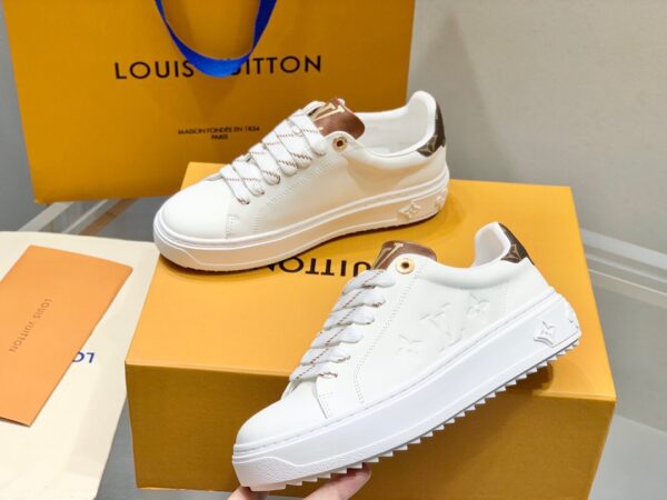 LV pendant buckle thick soled white shoes - Image 3