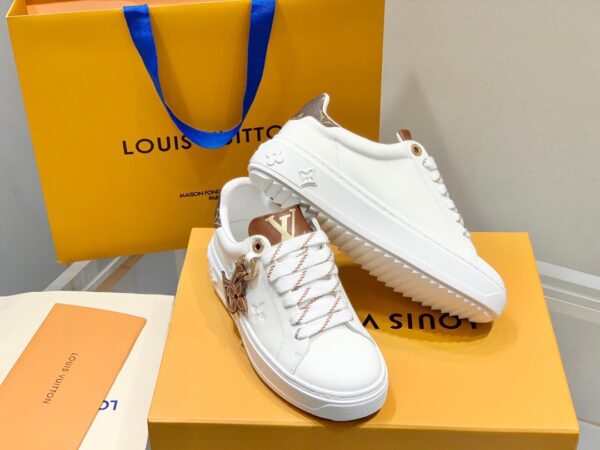 LV pendant buckle thick soled white shoes - Image 4