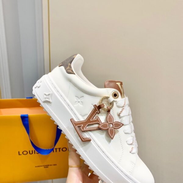 LV pendant buckle thick soled white shoes - Image 5