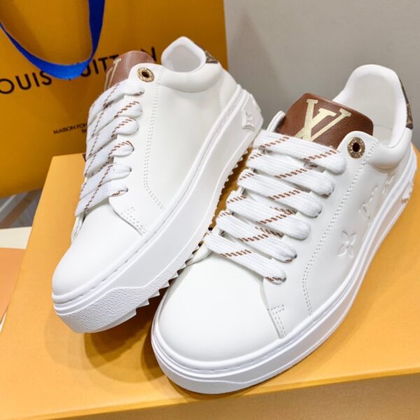LV pendant buckle thick soled white shoes - Image 6