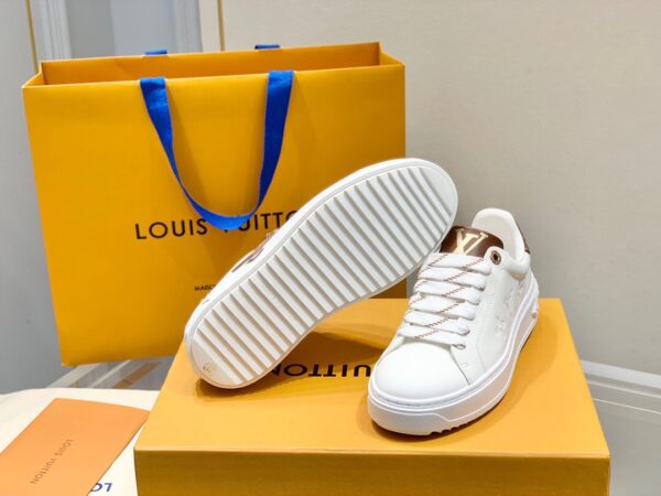LV pendant buckle thick soled white shoes - Image 8