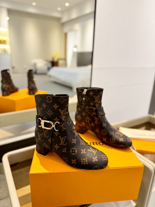 LV autumn and winter new short boots