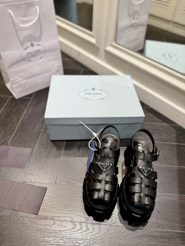 LV Discovery Lace UP sneakers - Image 8