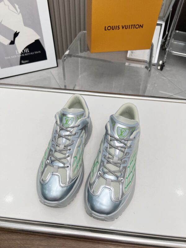 LV Discovery Lace UP sneakers - Image 3