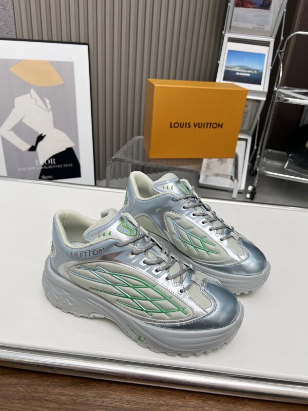 LV Discovery Lace UP sneakers - Image 4