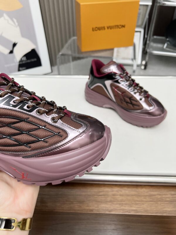 LV Discovery Lace UP sneakers - Image 3