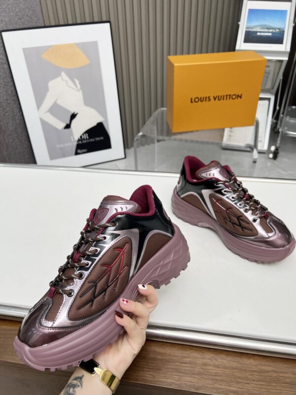 LV Discovery Lace UP sneakers - Image 8