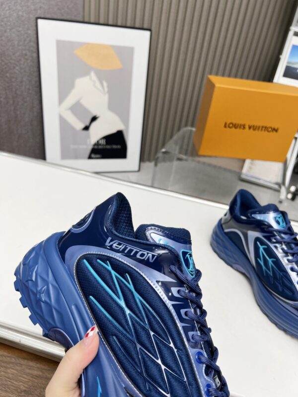 LV Discovery Lace UP sneakers - Image 2