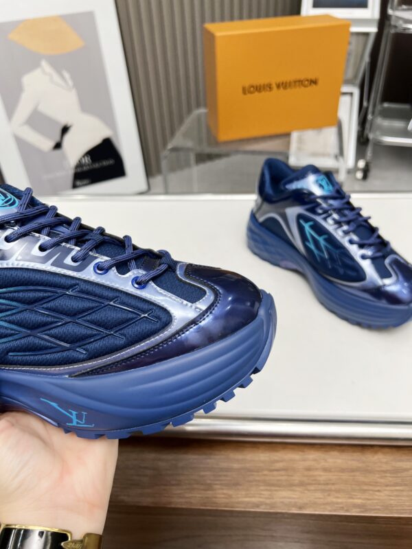 LV Discovery Lace UP sneakers - Image 3