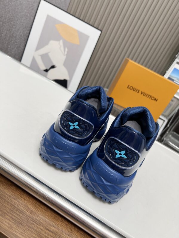 LV Discovery Lace UP sneakers - Image 5