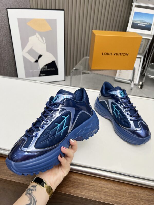 LV Discovery Lace UP sneakers - Image 7