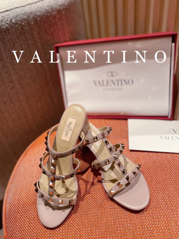 𝑉𝐴𝐿𝐸𝑁𝑇𝐼𝑁𝑂 Simple high heels - Image 2