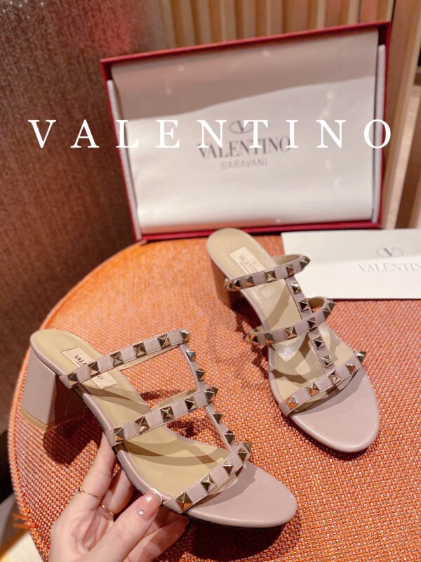 𝑉𝐴𝐿𝐸𝑁𝑇𝐼𝑁𝑂 Simple high heels - Image 3