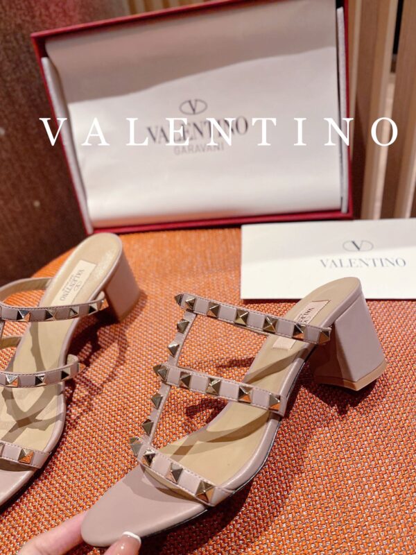 𝑉𝐴𝐿𝐸𝑁𝑇𝐼𝑁𝑂 Simple high heels - Image 5