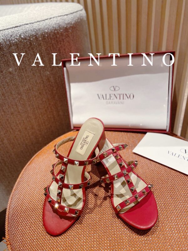 𝑉𝐴𝐿𝐸𝑁𝑇𝐼𝑁𝑂 Simple high heels - Image 3