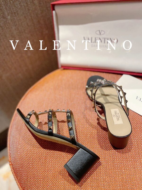 𝑉𝐴𝐿𝐸𝑁𝑇𝐼𝑁𝑂 Simple high heels - Image 6