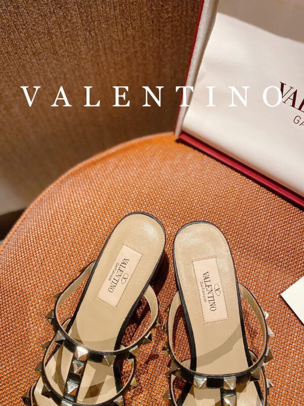 𝑉𝐴𝐿𝐸𝑁𝑇𝐼𝑁𝑂 Simple high heels - Image 8