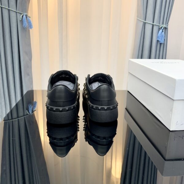 𝑉𝐴𝐿𝐸𝑁𝑇𝐼𝑁𝑂 rivet sneakers - Image 4
