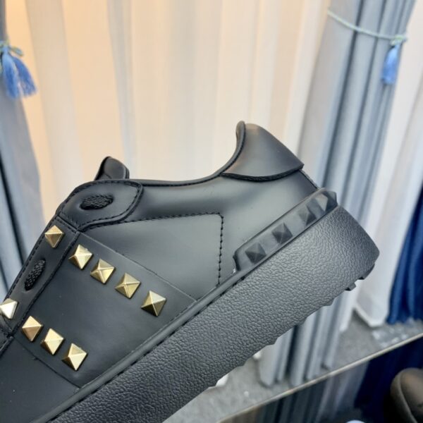 𝑉𝐴𝐿𝐸𝑁𝑇𝐼𝑁𝑂 rivet sneakers - Image 5