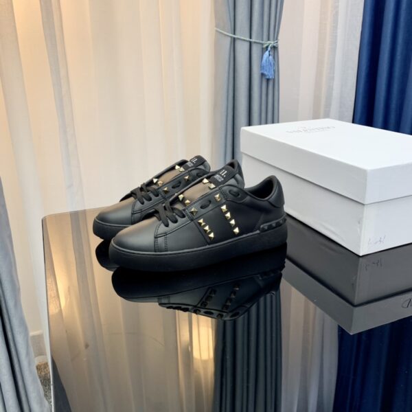 𝑉𝐴𝐿𝐸𝑁𝑇𝐼𝑁𝑂 rivet sneakers - Image 6