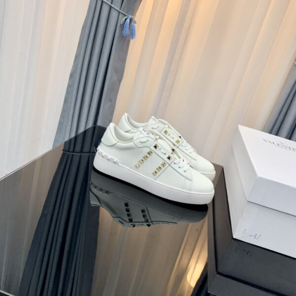 𝑉𝐴𝐿𝐸𝑁𝑇𝐼𝑁𝑂 rivet sneakers - Image 2