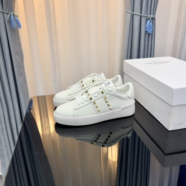 𝑉𝐴𝐿𝐸𝑁𝑇𝐼𝑁𝑂 rivet sneakers - Image 3