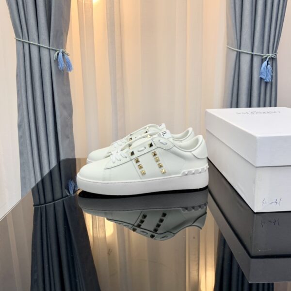 𝑉𝐴𝐿𝐸𝑁𝑇𝐼𝑁𝑂 rivet sneakers - Image 4