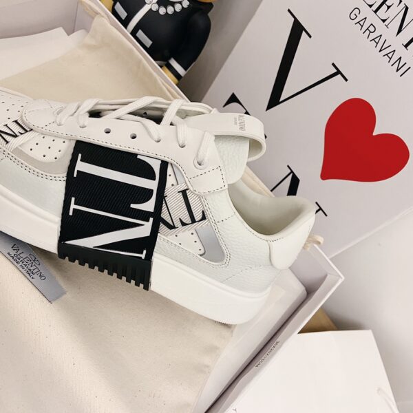 𝑉𝐴𝐿𝐸𝑁𝑇𝐼𝑁𝑂 VT white shoes - Image 5