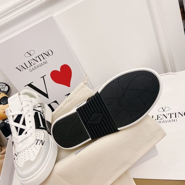 𝑉𝐴𝐿𝐸𝑁𝑇𝐼𝑁𝑂 VT white shoes - Image 8