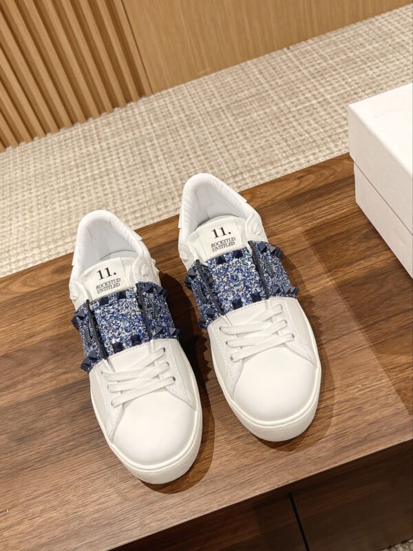 Valentino's new casual white shoes