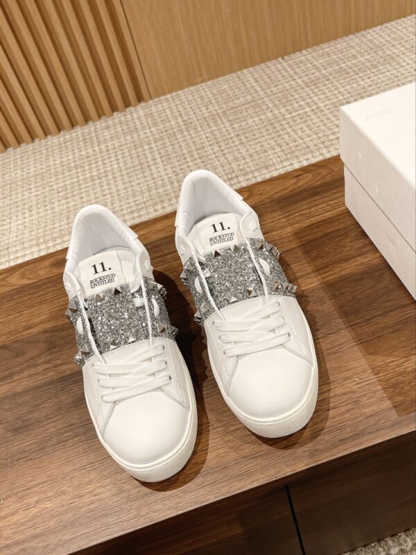 Valentino's new casual white shoes